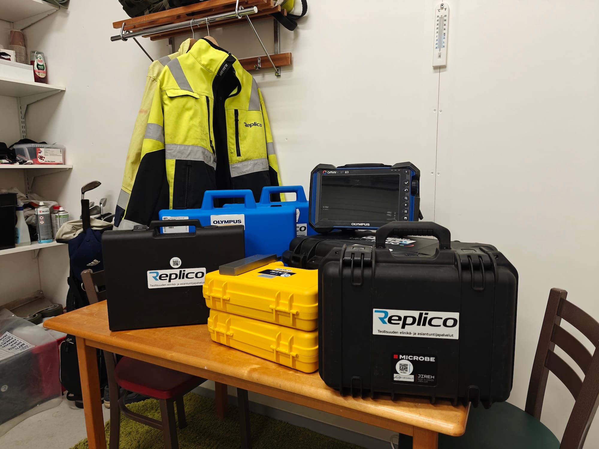 Kuvassa on työvälineita PAUT-kuvauksiin.